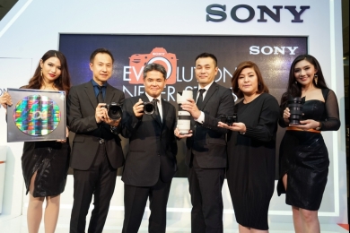 โซนี่ไทยบุก Photo Fair 2016 รุกตลาดกล้องส่งท้ายปี  เปิดตัวสุดยอดกล้องดิจิตอลระดับเรือธง 3 รุ่น